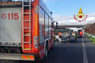 Senigallia - Scontro tra auto, una si ribalta: ferita una donna